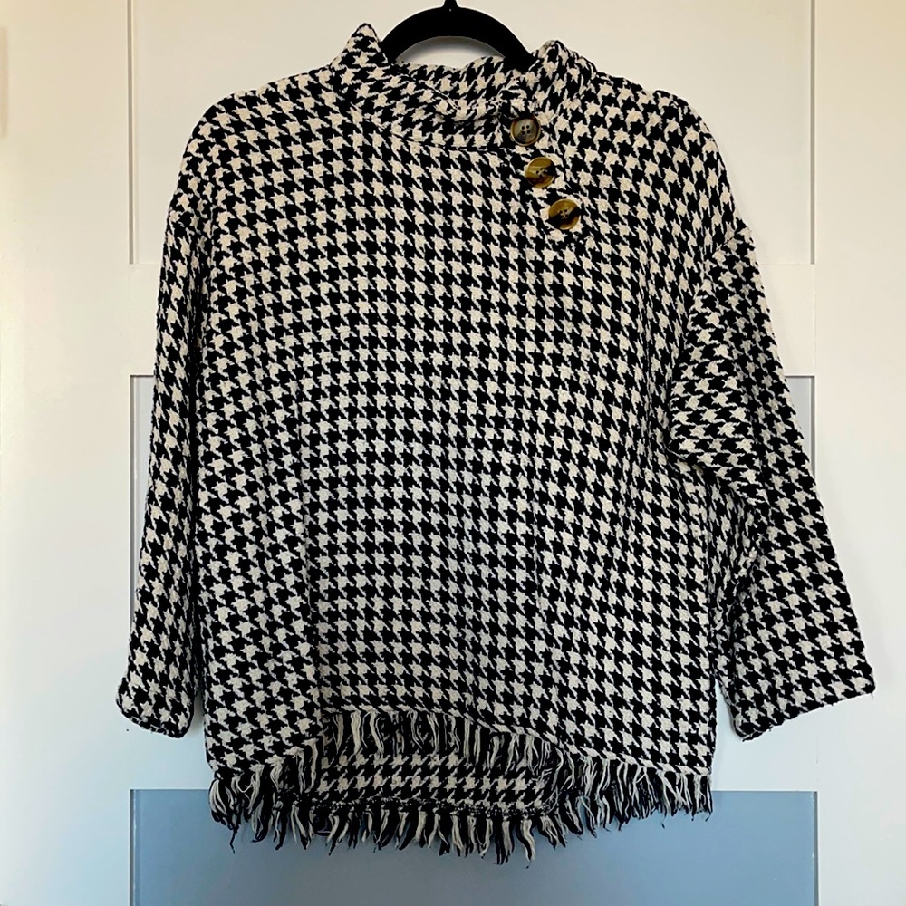 Zara black and white light sweater